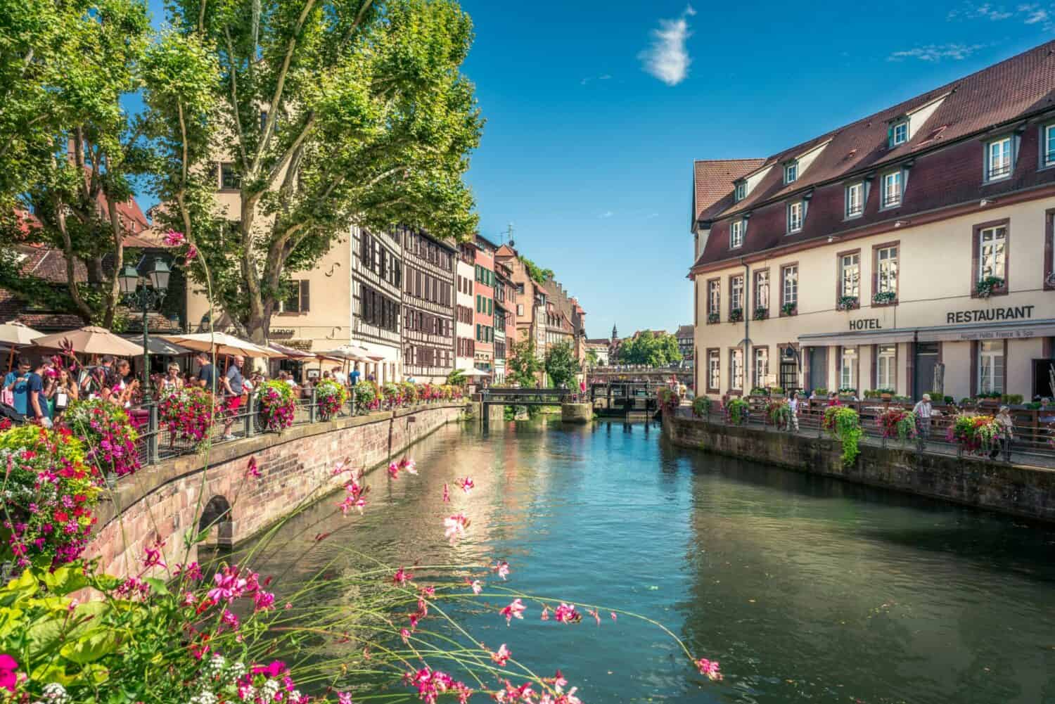 Vue panoramique de Strasbourg et ses canaux — week-end en Alsace